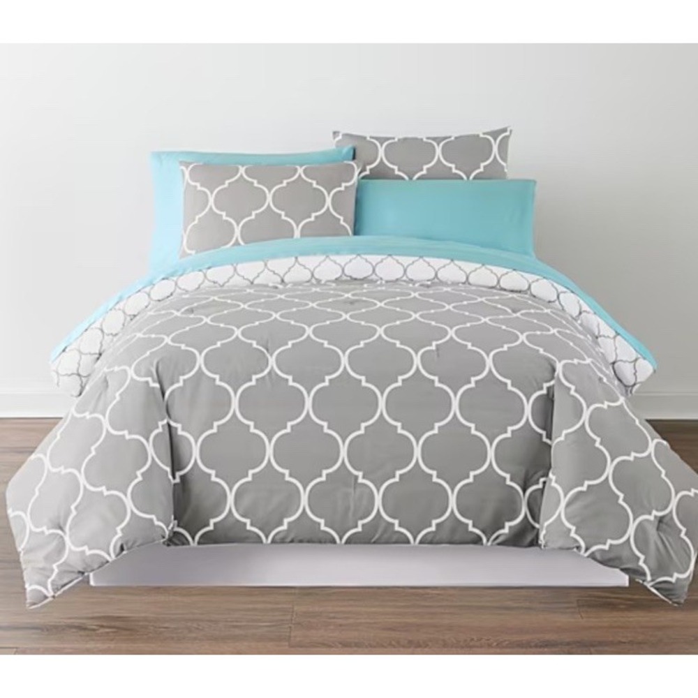 Home Expressions Coral Floral  8-Piece Comforter Set with Sheets Queen Size  New